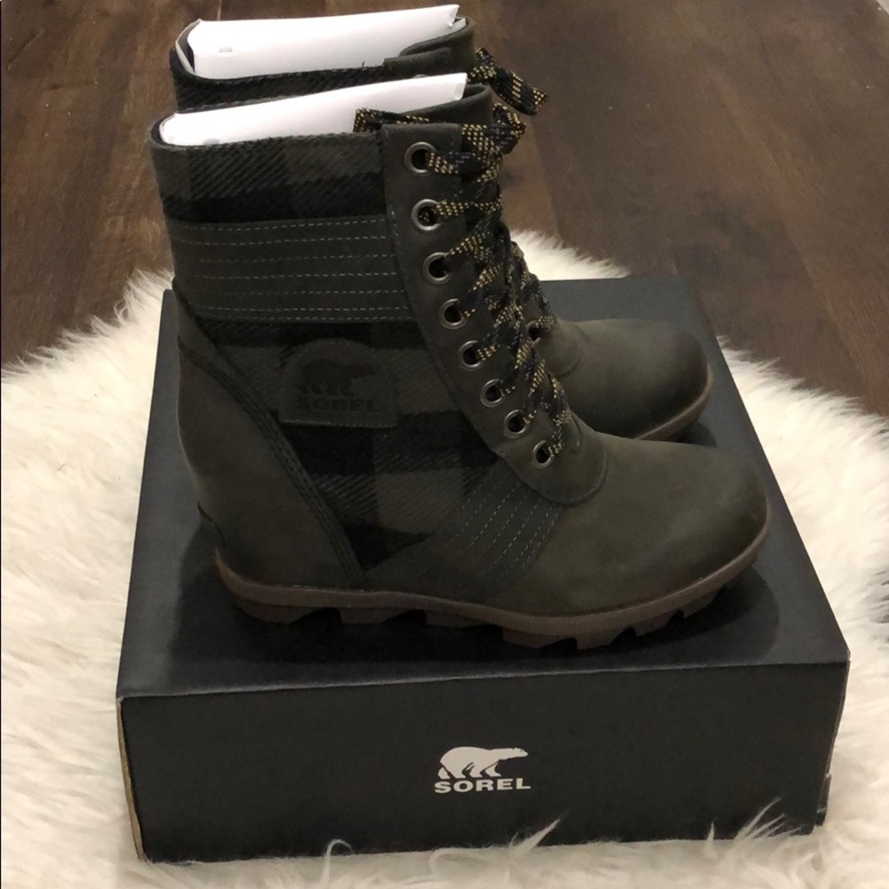 Lexie wedge